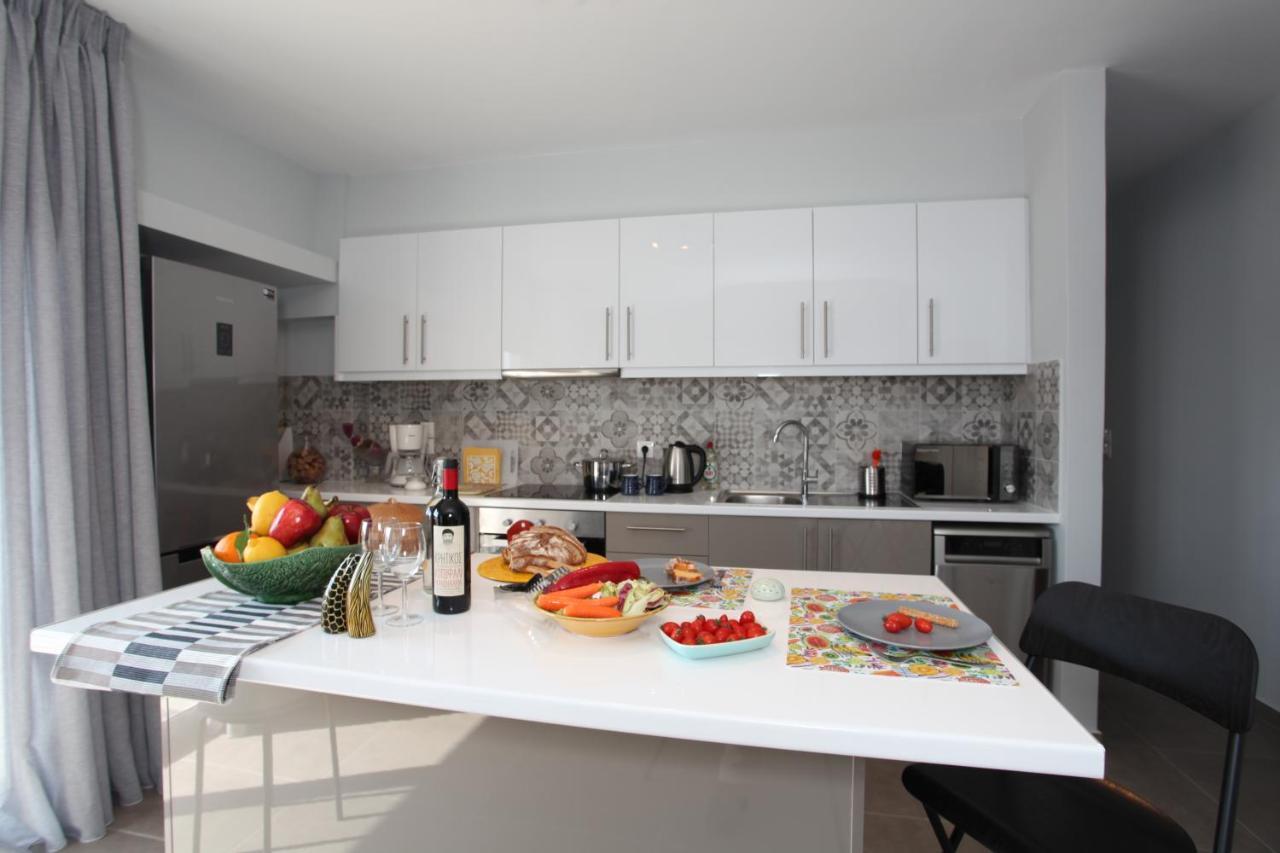 Edem Beach Apartment With Sea View By Athenian Homes Exterior foto